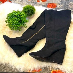 Black knee boot - Size 11 W - Excellent Used Condition no wear on heels gold zip